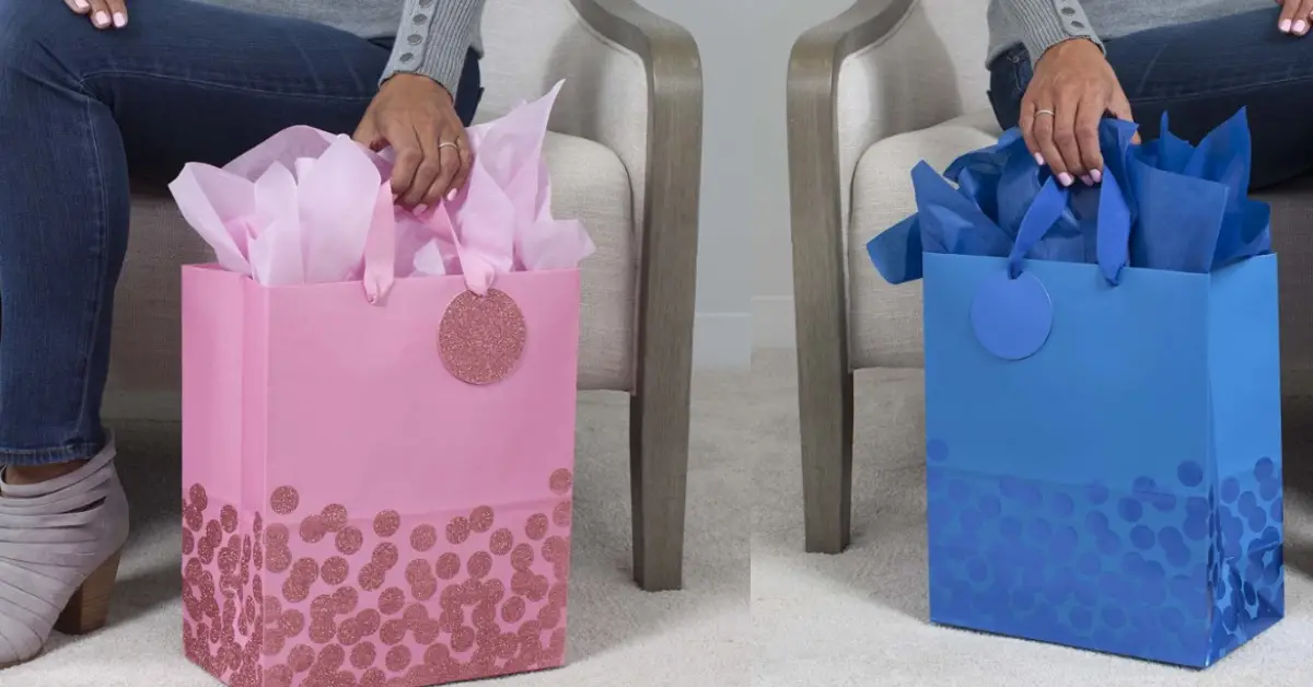 How to close a gift bag without tape